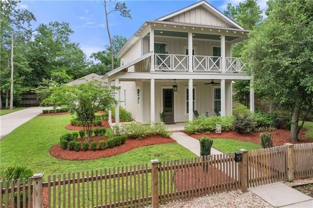 THIS IS IT!! Spectacular 4 year old home offering architectural - Beach Home for sale in Mandeville, Louisiana on Beachhouse.com