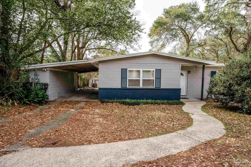 No HOA, a large lot, recent updates and it's only $215,000?! - Beach Home for sale in Pensacola, Florida on Beachhouse.com
