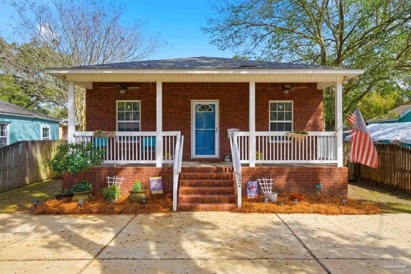 Welcome to this beautifully built 2 bedroom, 2 bathroom cottage - Beach Home for sale in Pensacola, Florida on Beachhouse.com