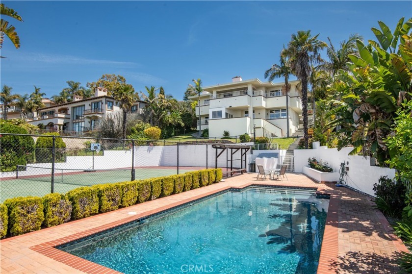 A Trust Sale presenting an exceptional opportunity. Welcome to - Beach Home for sale in Palos Verdes Estates, California on Beachhouse.com