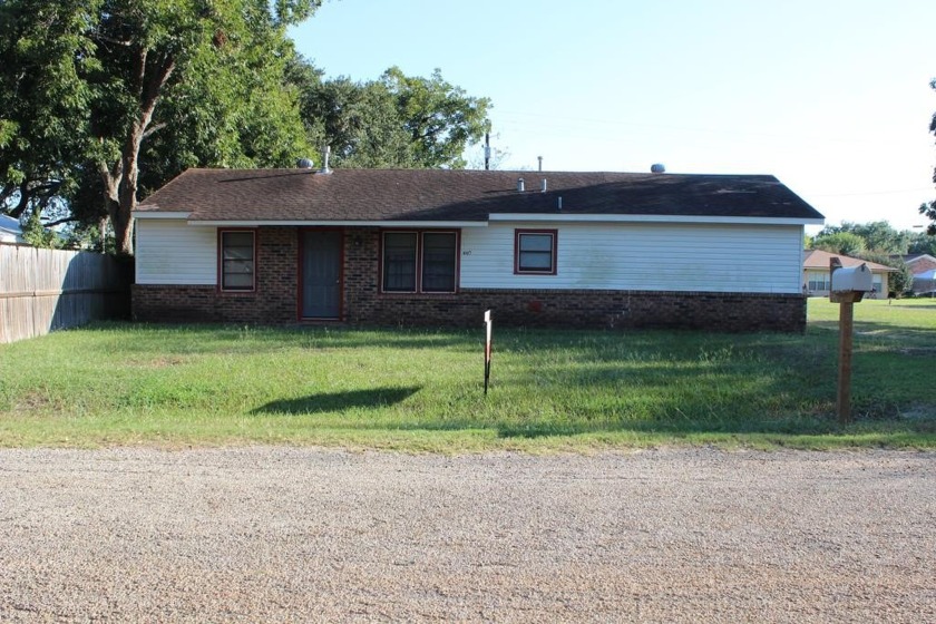Welcome to 407 Elizabeth!This 3 bdrm 2 bath home is just one - Beach Home for sale in Palacios, Texas on Beachhouse.com