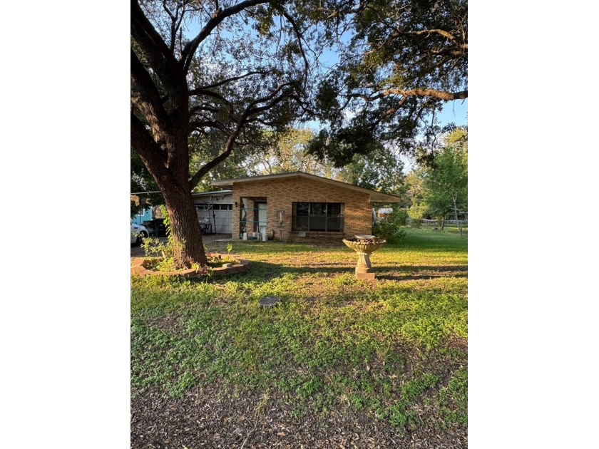 Welcome to 212 Elizabeth in beautiful Palacios! This charming - Beach Home for sale in Palacios, Texas on Beachhouse.com