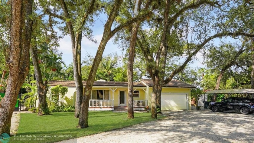 Adorable house on 18,000 square foot tropically landscaped - Beach Home for sale in Fort Lauderdale, Florida on Beachhouse.com