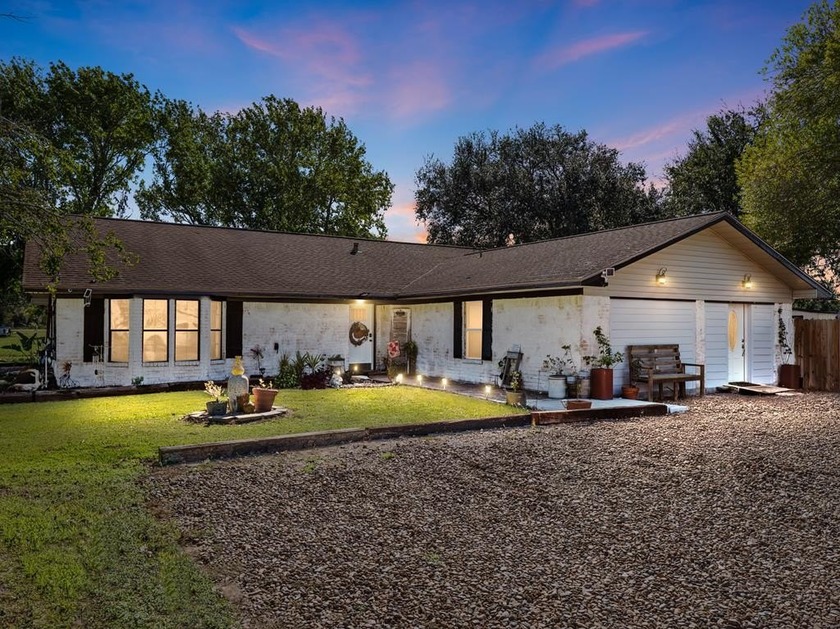 Gorgeous, remodeled 3 bedroom 2 bath farmhouse style home that - Beach Home for sale in Bay City, Texas on Beachhouse.com