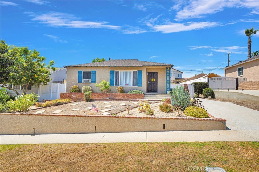 Located in the heart of San Pedro, CA, this 1,258 sq. ft. home - Beach Home for sale in San Pedro, California on Beachhouse.com