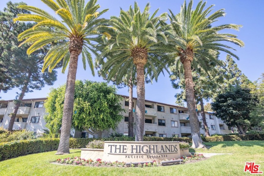 THIS IS A SENIOR CONDO COMPLEX WITH AGE, INCOME & DOCUMENTATION - Beach Condo for sale in Pacific Palisades, California on Beachhouse.com
