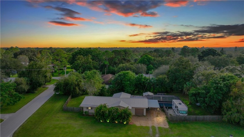 MUST SEE!!  Beautifully remodeled 3/2.5/1 + Den/Office POOL home - Beach Home for sale in Vero Beach, Florida on Beachhouse.com