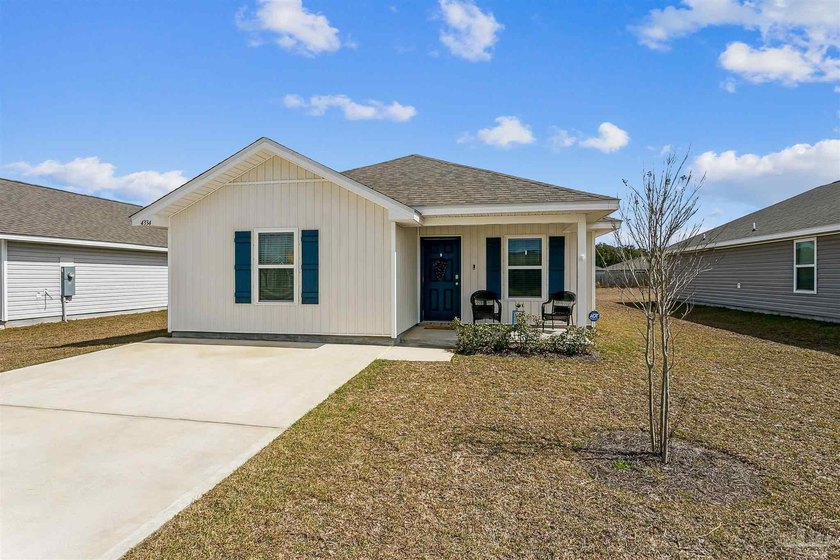 BEAUTIFUL LIKE NEW COTTAGE HOME with RESORT STYLE COMMUNITY POOL - Beach Home for sale in Milton, Florida on Beachhouse.com