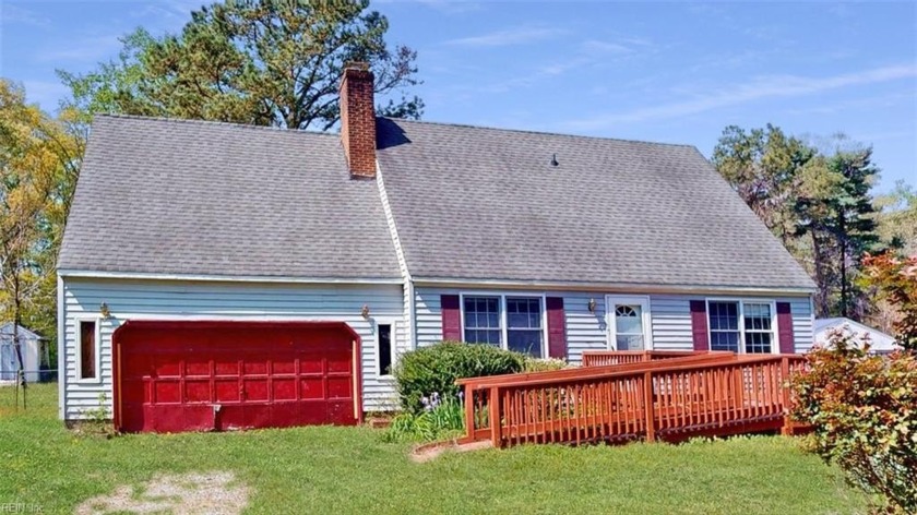Welcome 4506 Hickory Fork Rd! This Home has much to offer. This - Beach Home for sale in Gloucester, Virginia on Beachhouse.com
