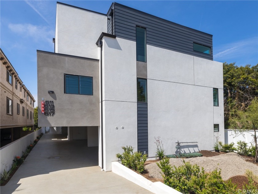 Amazing opportunity to live the Luxury Beach Life in a newly - Beach Townhome/Townhouse for sale in Manhattan Beach, California on Beachhouse.com