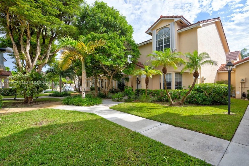 Beautifully maintained 3-bed, 2.5-bath townhouse with a new roof - Beach Townhome/Townhouse for sale in Miami, Florida on Beachhouse.com