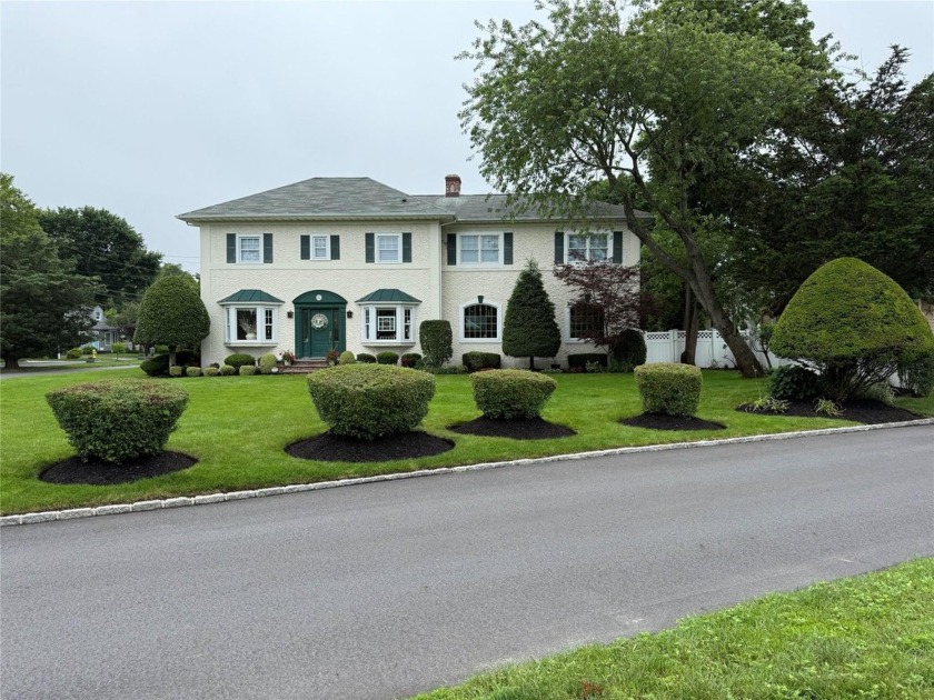Welcome to 1 Bayview Avenue located in the beautiful and - Beach Home for sale in Islip, New York on Beachhouse.com