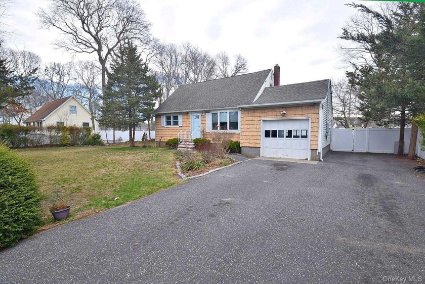 THIS BEAUTIFULLY MAINTAINED HOME OFFERS THE PERFECT BLEND OF - Beach Home for sale in Shirley, New York on Beachhouse.com