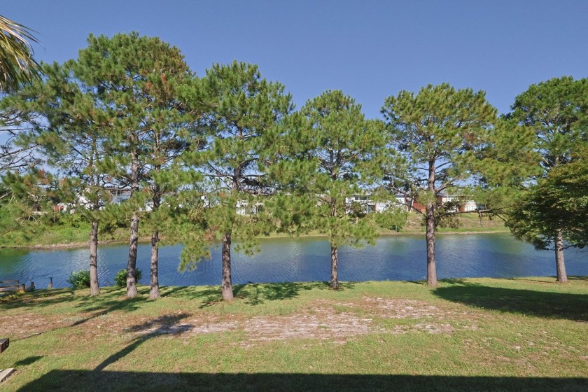 Fully furnished and rental-ready! This 2 bed, 2 bath unit - Beach Condo for sale in Destin, Florida on Beachhouse.com