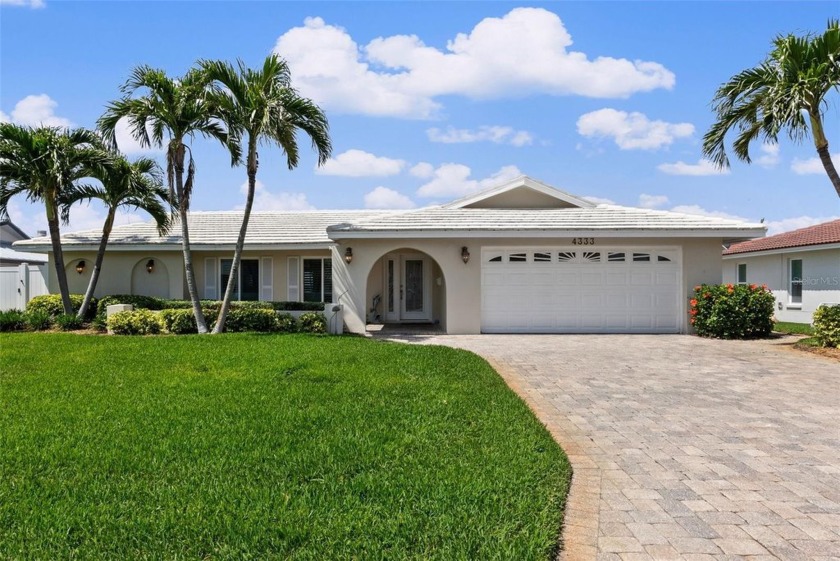Welcome to Broadwater, where your waterfront paradise awaits! - Beach Home for sale in St. Petersburg, Florida on Beachhouse.com