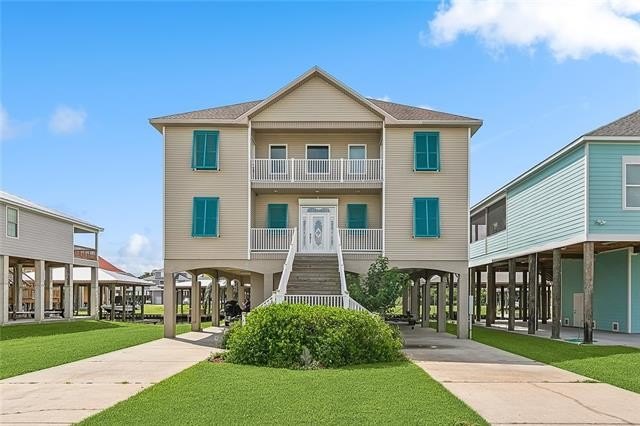 Absolutely STUNNING 6 Bed, 4.5 Bath home located in Fort - Beach Home for sale in Saint Bernard, Louisiana on Beachhouse.com