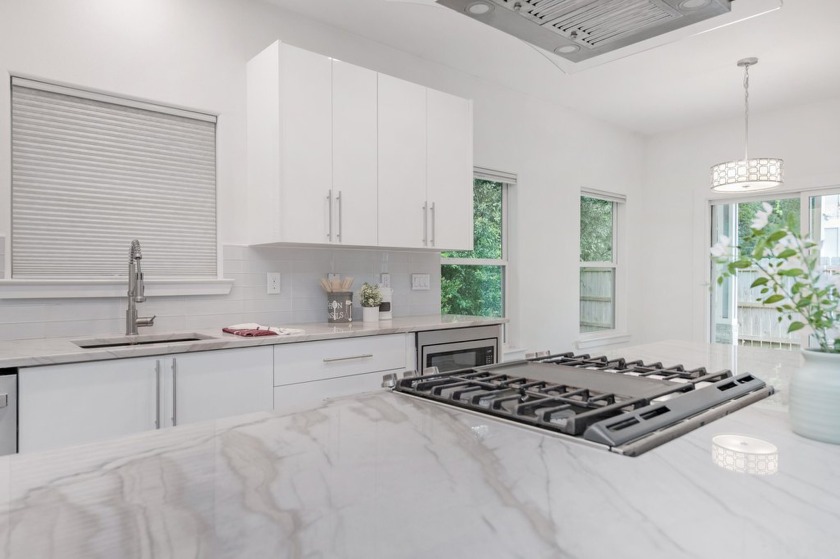 Rare Find with Designer Touches -- Don't Miss This One! Looking - Beach Home for sale in Fort Walton Beach, Florida on Beachhouse.com
