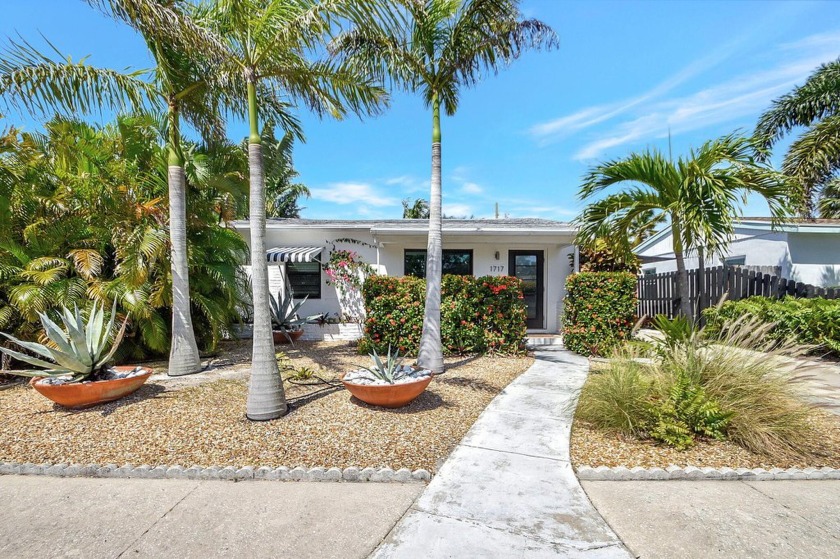 Super cute, solid CBS Lake Worth Beach bungalow located East of - Beach Home for sale in Lake Worth Beach, Florida on Beachhouse.com