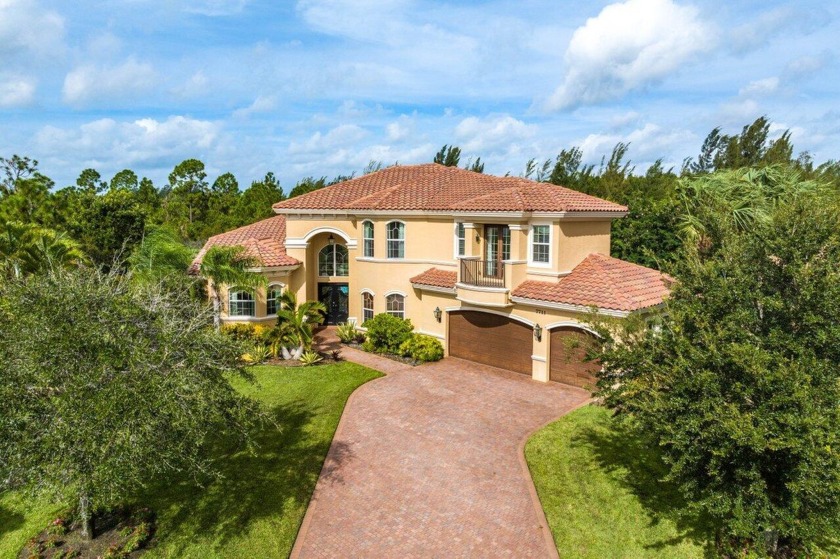 Spacious & private 5BR/7.5BA on an end lot overlooking preserve - Beach Home for sale in Palm Beach Gardens, Florida on Beachhouse.com