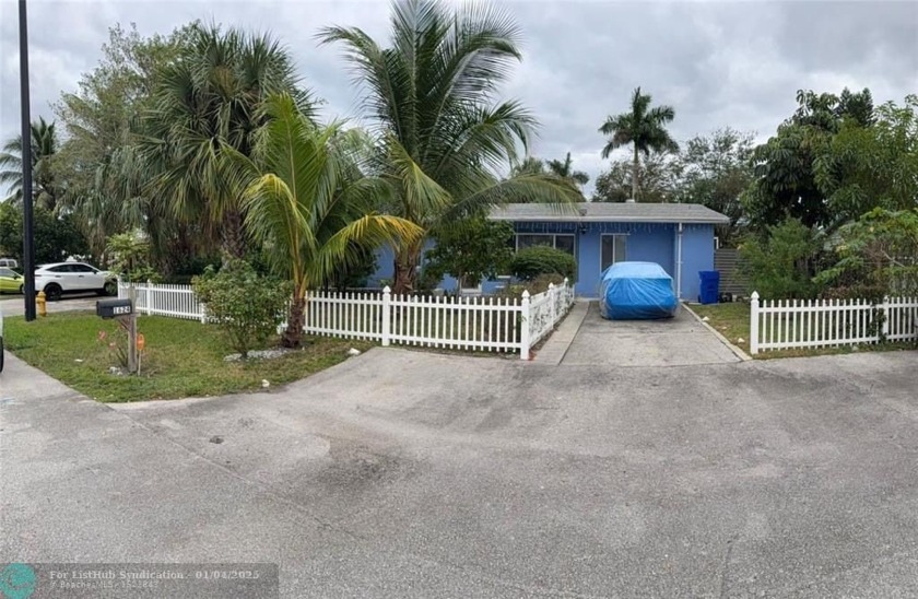 Come discover old style Florida pool home, with lush fruit trees - Beach Home for sale in Pompano Beach, Florida on Beachhouse.com