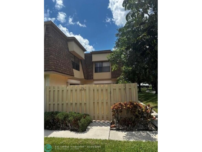 Turn this property into your new home or your vacation - Beach Townhome/Townhouse for sale in Delray Beach, Florida on Beachhouse.com