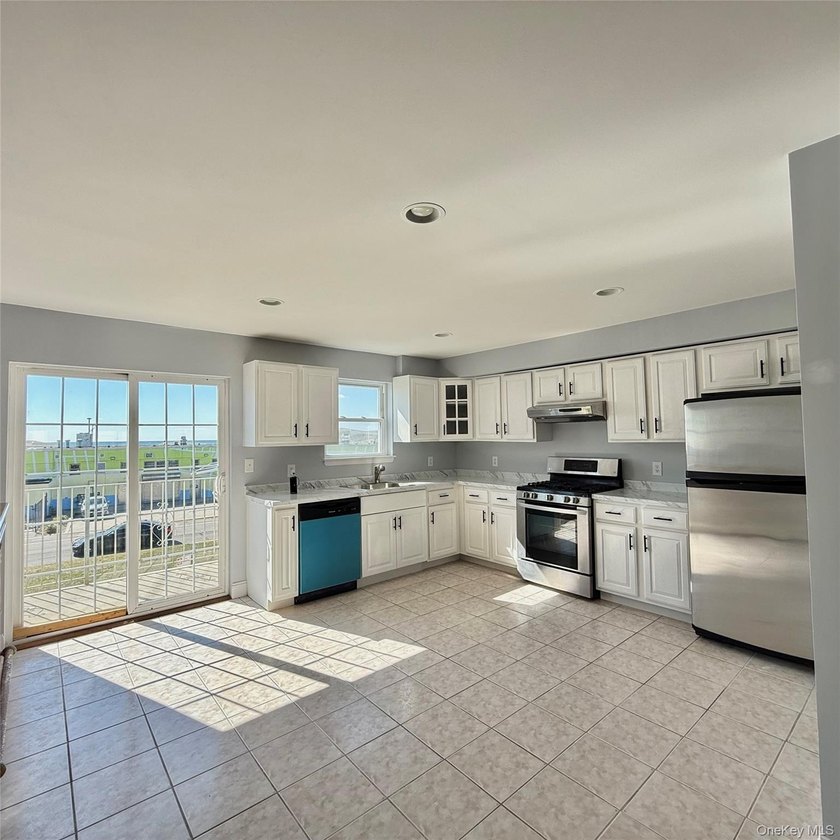 Welcome to beautiful Rockaway Beach view house.close to train - Beach Home for sale in Rockaway Beach, New York on Beachhouse.com