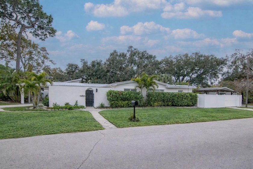 Come see this charming Florida home set on a well-sized corner - Beach Home for sale in Tampa, Florida on Beachhouse.com