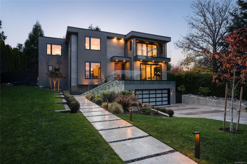 Welcome to 374 Sunset Ave, a realm of true sophistication in the - Beach Home for sale in Oak Bay,  on Beachhouse.com