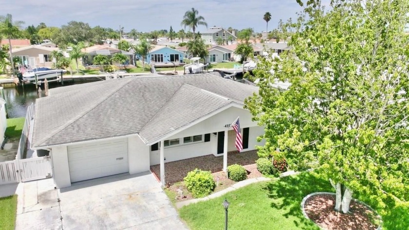 YOUR NEW WATERFRONT OASIS AWAITS!! THIS 3 BEDROOM 2 BATHROOM - Beach Home for sale in New Port Richey, Florida on Beachhouse.com