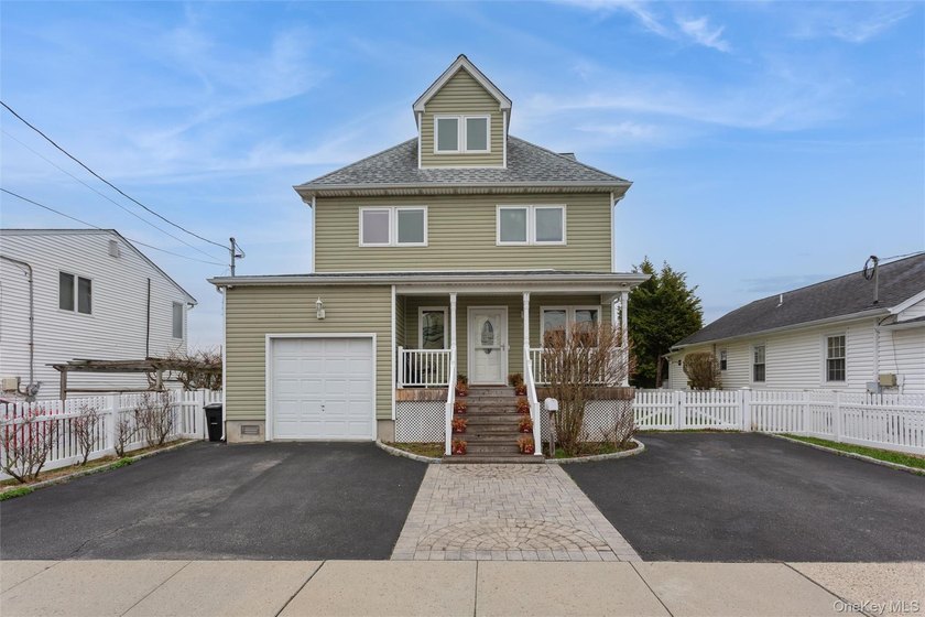 Calling all boat lovers and coastal enthusiasts! This absolutely - Beach Home for sale in Freeport, New York on Beachhouse.com