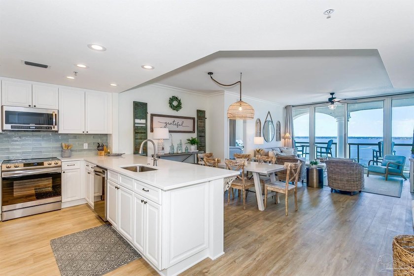 This 2 bedroom, 2.5 bath Portofino condo has been fully - Beach Condo for sale in Pensacola Beach, Florida on Beachhouse.com