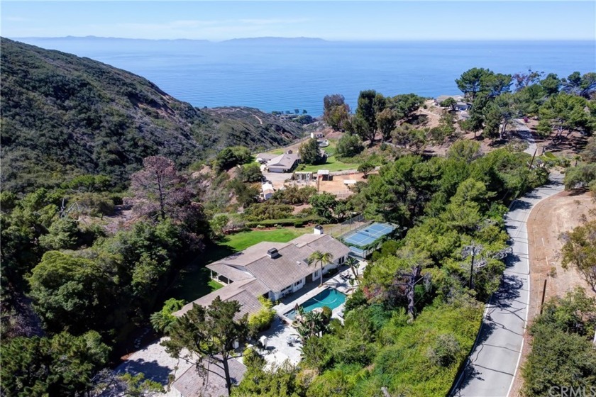 Beautiful custom built home behind the gates in the private city - Beach Home for sale in Rolling Hills, California on Beachhouse.com