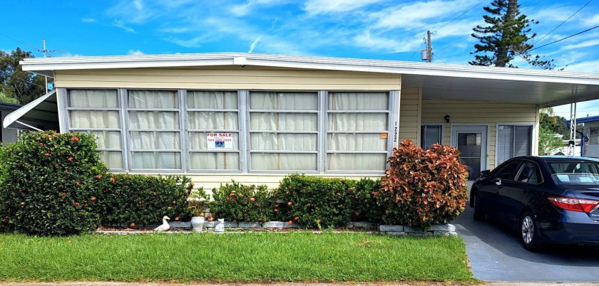 This Large Updated 2-Bedroom, 2 Bathroom mobile home has 2 Sun - Beach Home for sale in Clearwater, Florida on Beachhouse.com