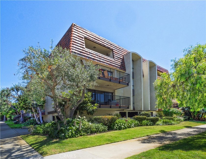Nestled in the heart of Lunada Bay, this stunning one-level - Beach Condo for sale in Palos Verdes Estates, California on Beachhouse.com
