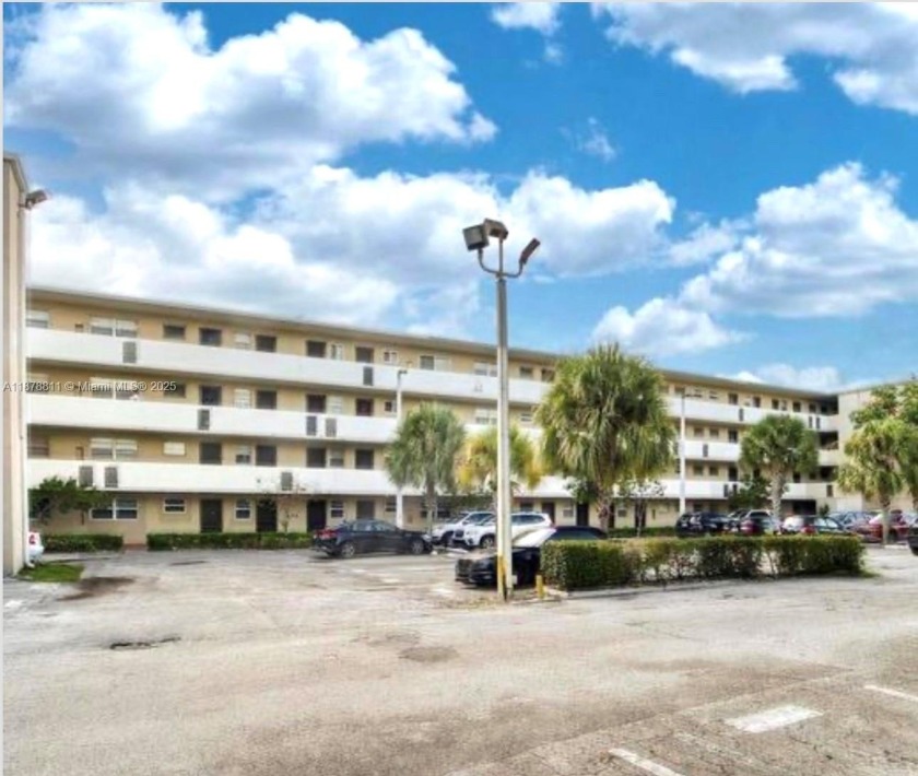 Welcome to North Miami Beach! This spacious residence places you - Beach Condo for sale in Miami, Florida on Beachhouse.com