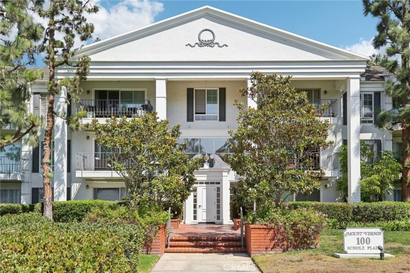 Newport Beach Condo with amazing Courtyard and Fountain views! - Beach Condo for sale in Newport Beach, California on Beachhouse.com