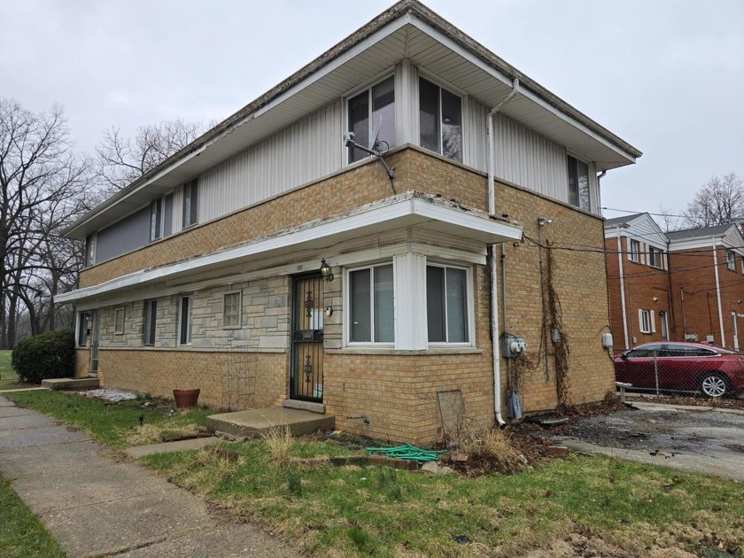 Located near public transportation, schools, several Parks - Beach Townhome/Townhouse for sale in Evanston, Illinois on Beachhouse.com