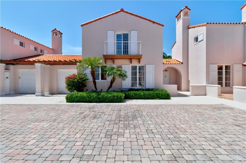 This 2 bedroom, 2 1/2 bath townhome is priced to personalize - Beach Home for sale in Vero Beach, Florida on Beachhouse.com