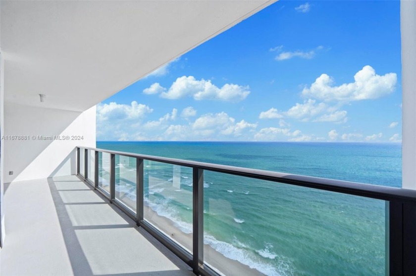 WELCOME TO THIS EXCEPTIONAL 1/1.5 PENTHOUSE CONDO W/MESMERIZING - Beach Condo for sale in Hollywood, Florida on Beachhouse.com