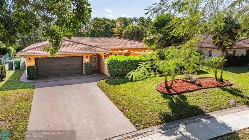 Stunning 3 bed, 2 bath pool home with a bonus room & charming - Beach Home for sale in Coral Springs, Florida on Beachhouse.com