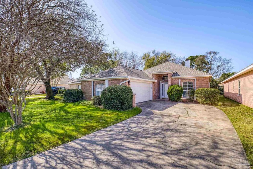 Welcome to this beautiful all-brick home in the heart of Gulf - Beach Home for sale in Gulf Breeze, Florida on Beachhouse.com