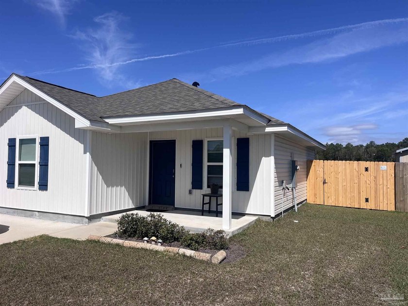 BEAUTIFUL FLORIDA COTTAGE, MOVE IN READY. The charming Rivers - Beach Home for sale in Milton, Florida on Beachhouse.com