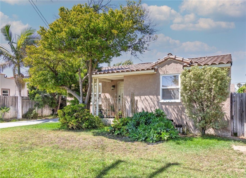 Two homes on one lot, located close to Downtown Costa Mesa - Beach Home for sale in Costa Mesa, California on Beachhouse.com