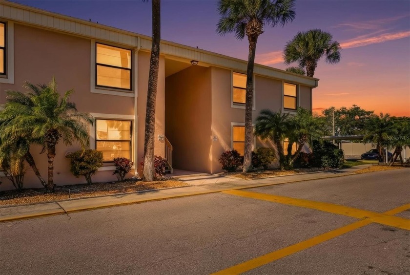 Short Sale. Stylish Condo with Pool Views!

Step into this - Beach Condo for sale in Bradenton, Florida on Beachhouse.com