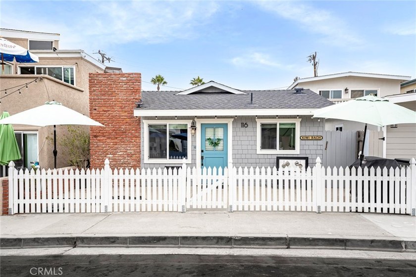 Charming beach cottage 4 houses off the sand with new roof - Beach Home for sale in Newport Beach, California on Beachhouse.com