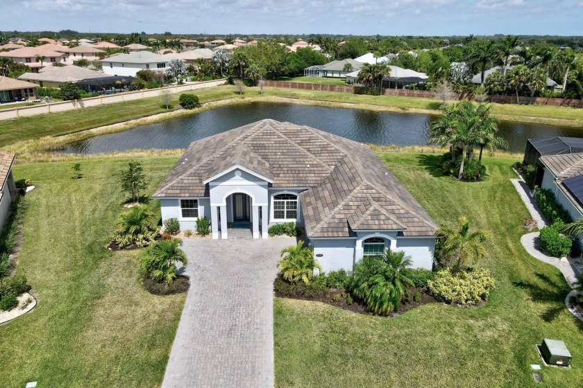 EMBRACE PURE ELEGANCE! METICULOUSLY MAINTAINED & TENDERLY LIVED - Beach Home for sale in Vero Beach, Florida on Beachhouse.com