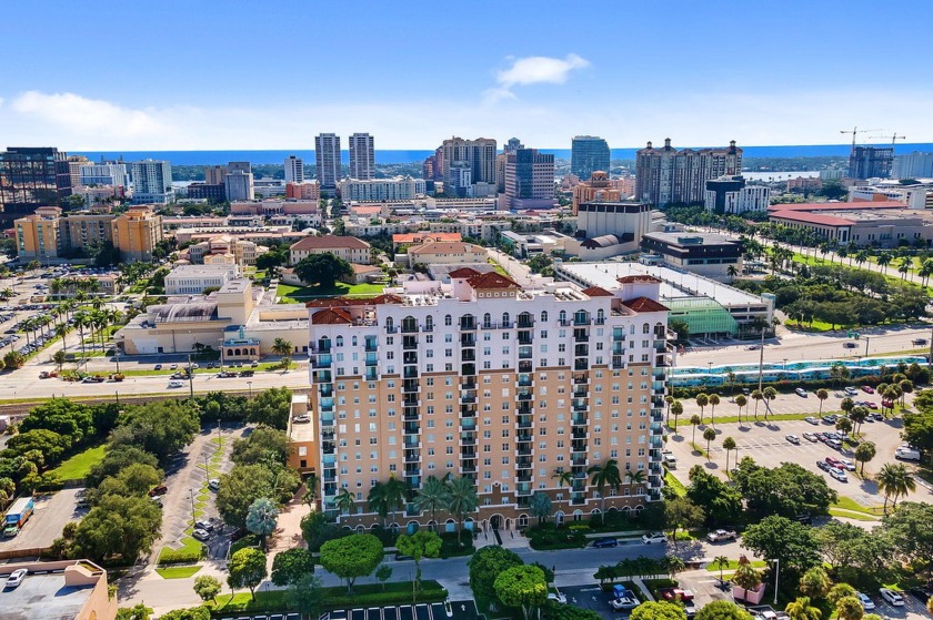 Welcome to Montecito!  Southeast corner unit, one of the best - Beach Condo for sale in West Palm Beach, Florida on Beachhouse.com