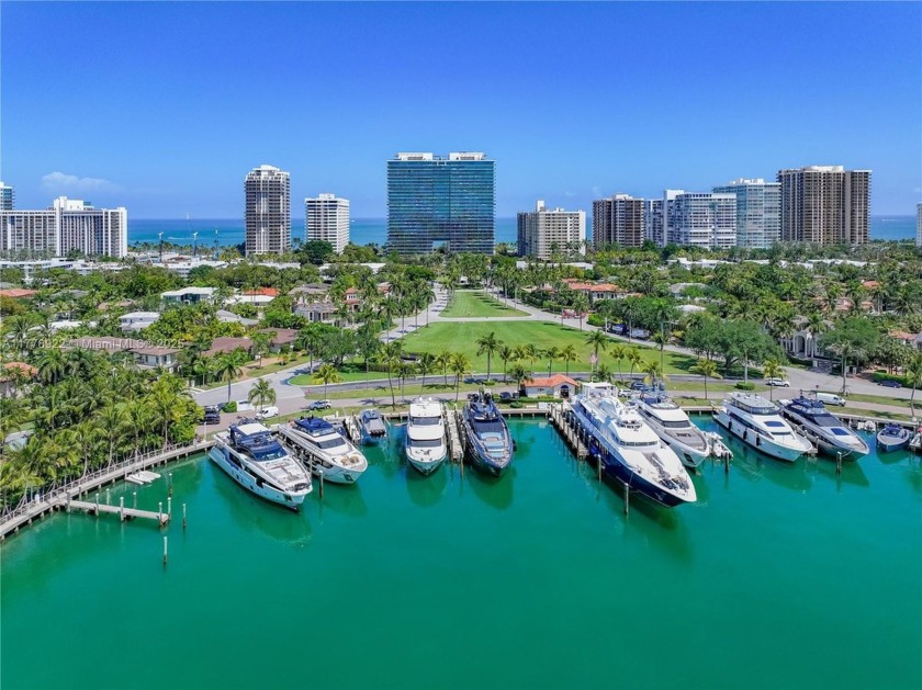 Welcome to this sophisticated, unique and beautiful layout condo - Beach Condo for sale in Bal Harbour, Florida on Beachhouse.com