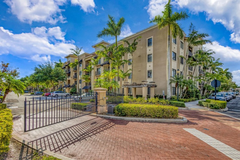 Rarely Available Corner 3 Bed, 3 Bath + Den Condo with Water - Beach Condo for sale in Palm Beach Gardens, Florida on Beachhouse.com