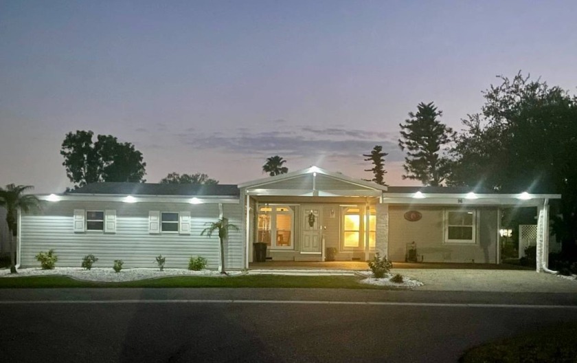 Welcome to the 55+ Gated Community of Lakewood Village! This - Beach Home for sale in Punta Gorda, Florida on Beachhouse.com